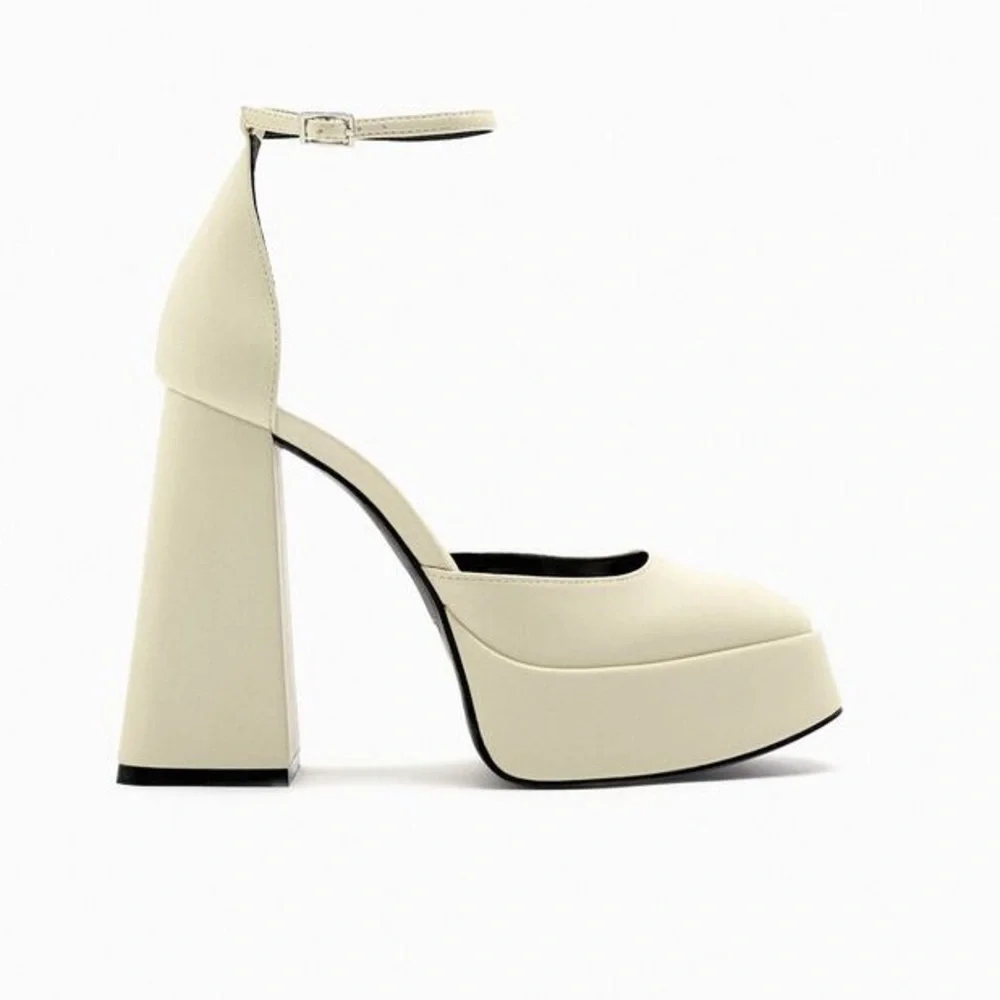 NWOT. Zara Cream Chunky High Heel Platform Shoes. Size 9/Eur 40.
